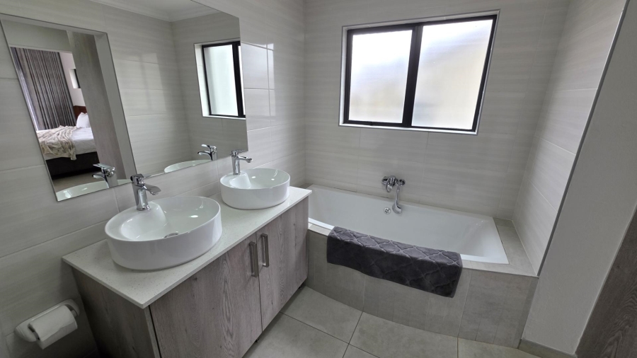 3 Bedroom Property for Sale in Kosmos Ridge North West